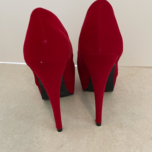 Qupid velvet platform stilettos Valentines ❤️🔥 - Picture 2 of 8